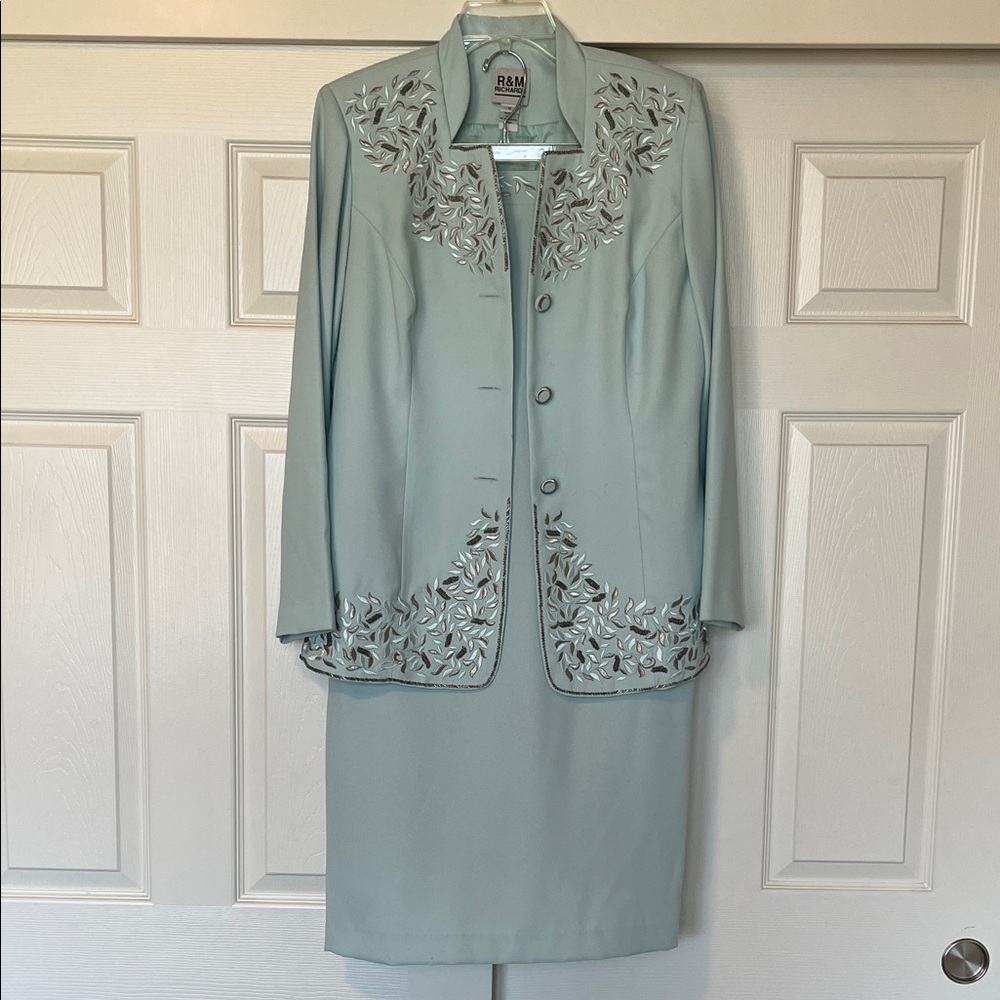 R&M Richards Elegant Skirt Set in Light Gray